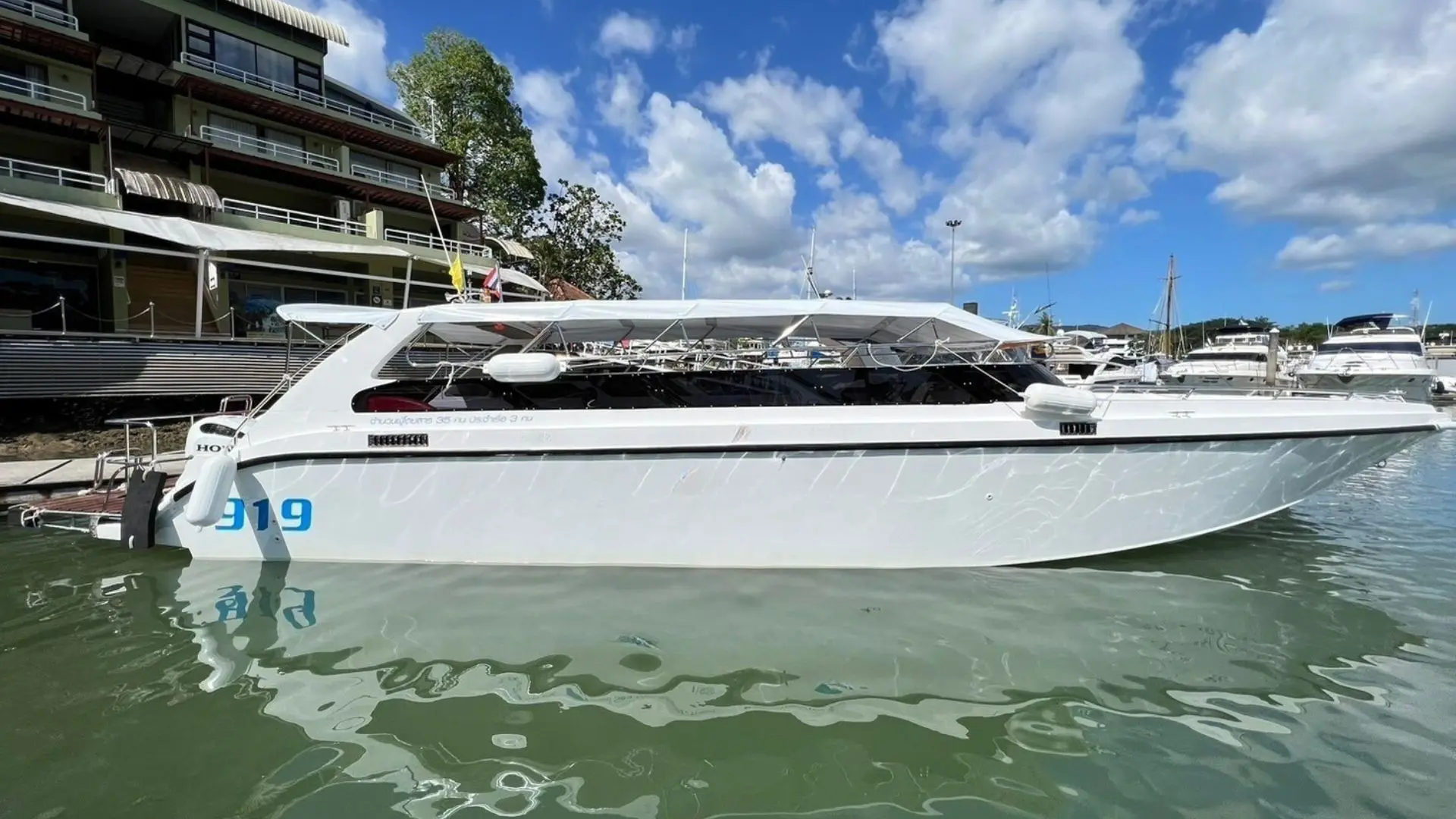 speed boat