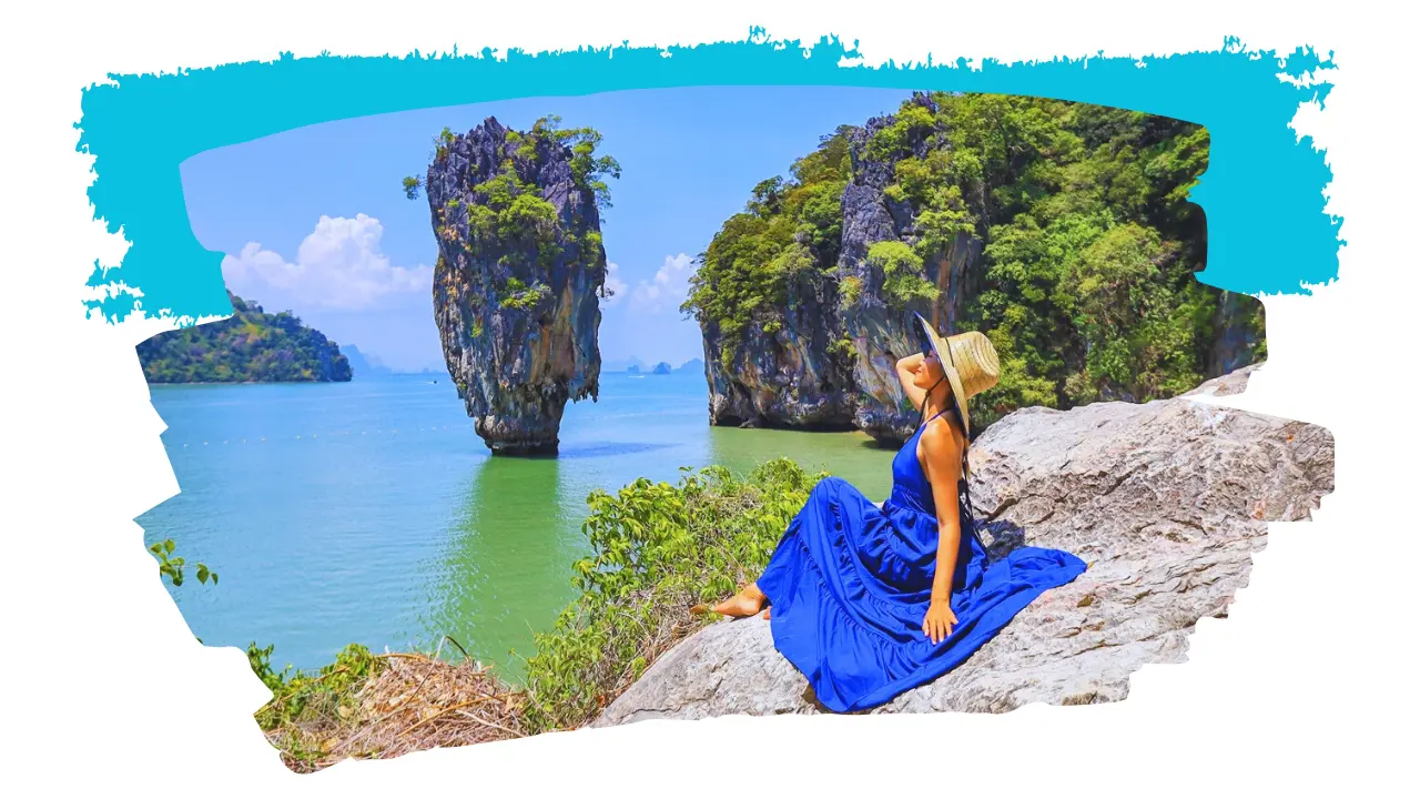 Mulher de vestido azul sentada numa rocha frente ao ilhéu de Khao Ta-Pu, a ilha de James Bond