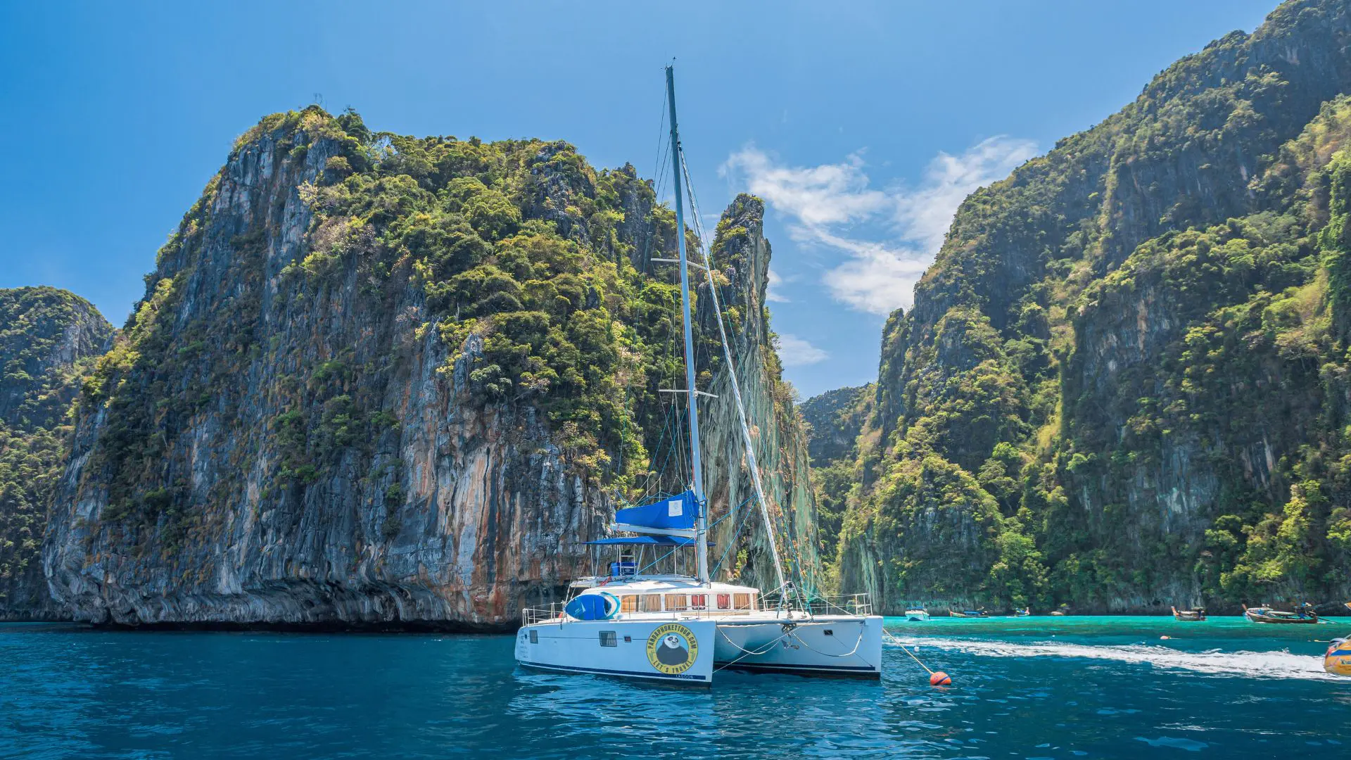 PHI PHI catamaran