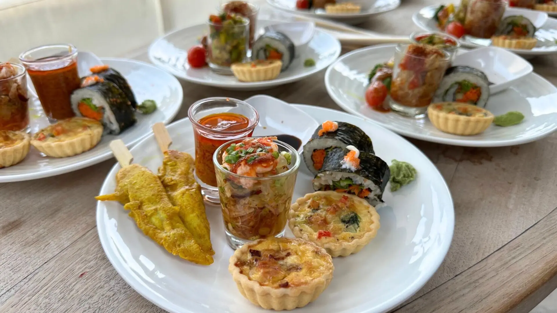 Comida servida a bordo del yate en Phuket