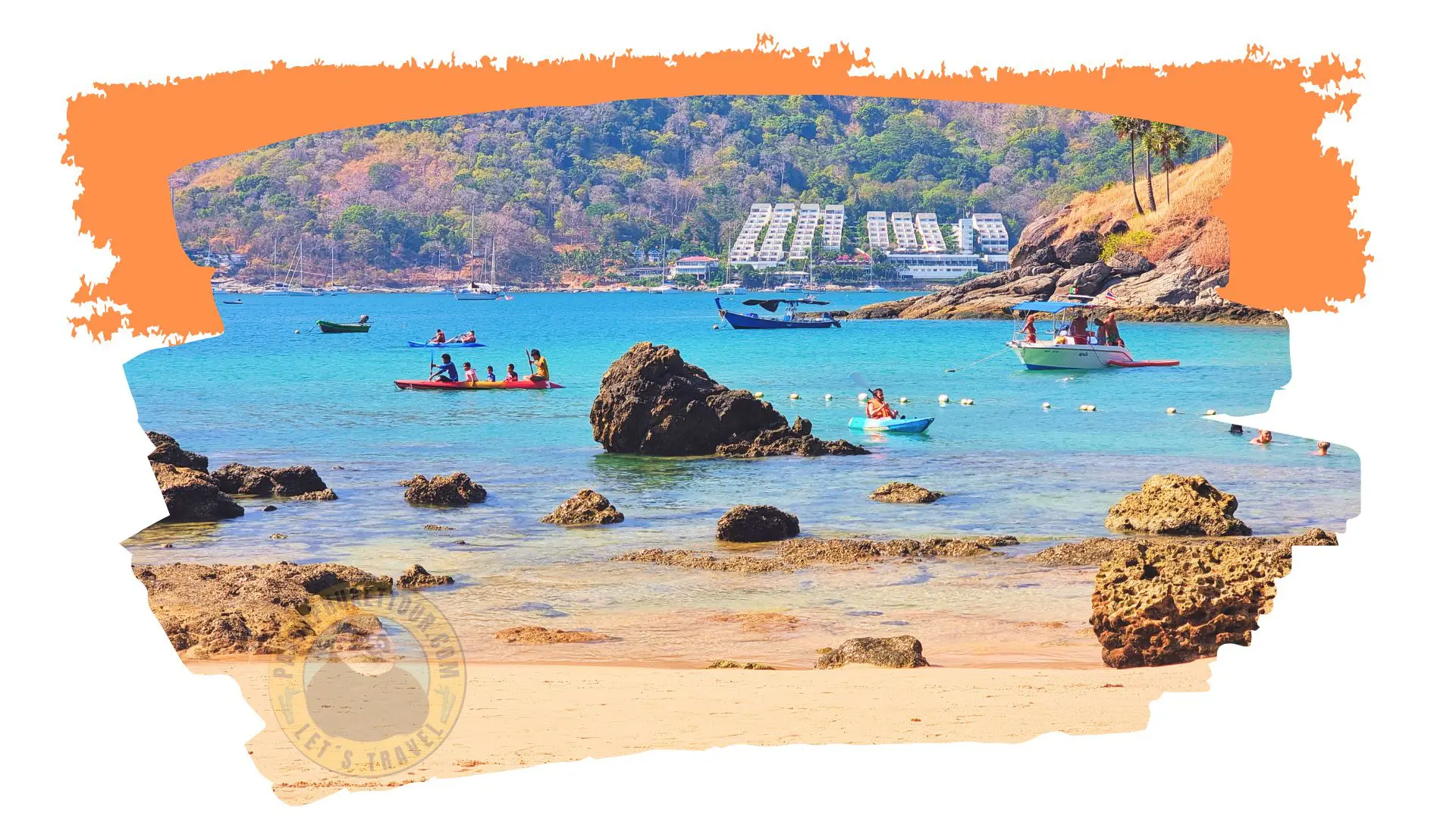 Cala rocosa con un kayak rojo, otro azul y una lancha blanca fondeada, dentro de un marco de brochazo naranja