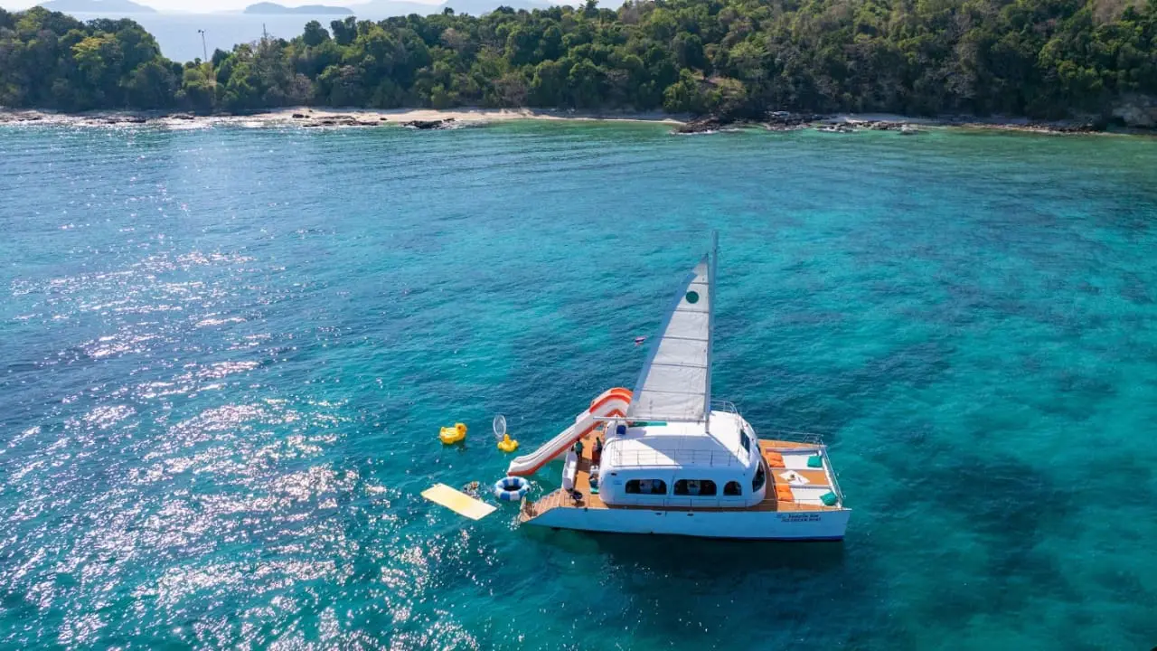 Yate de medio día en Phuket yate khai maiton Phuket