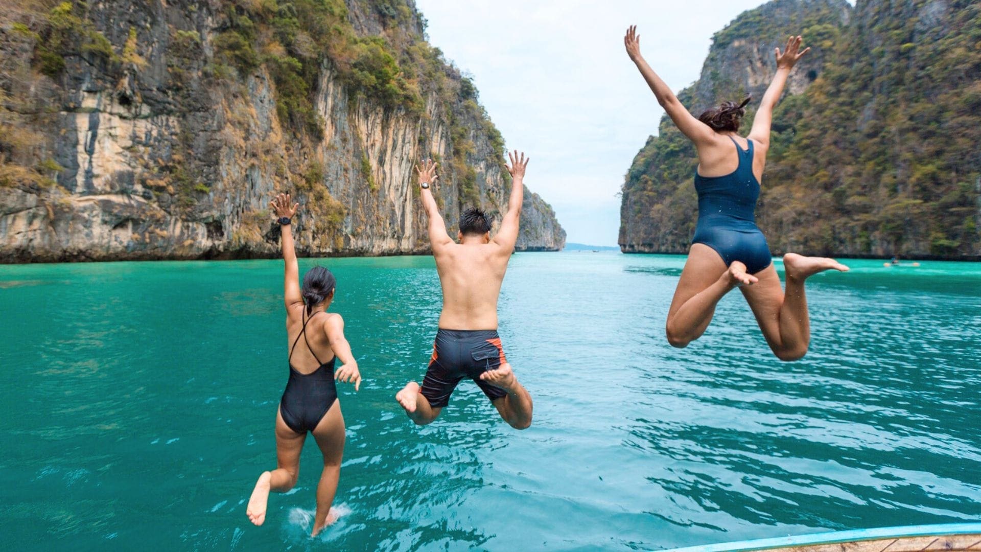 Jumping en Pileh Lagoon la playa