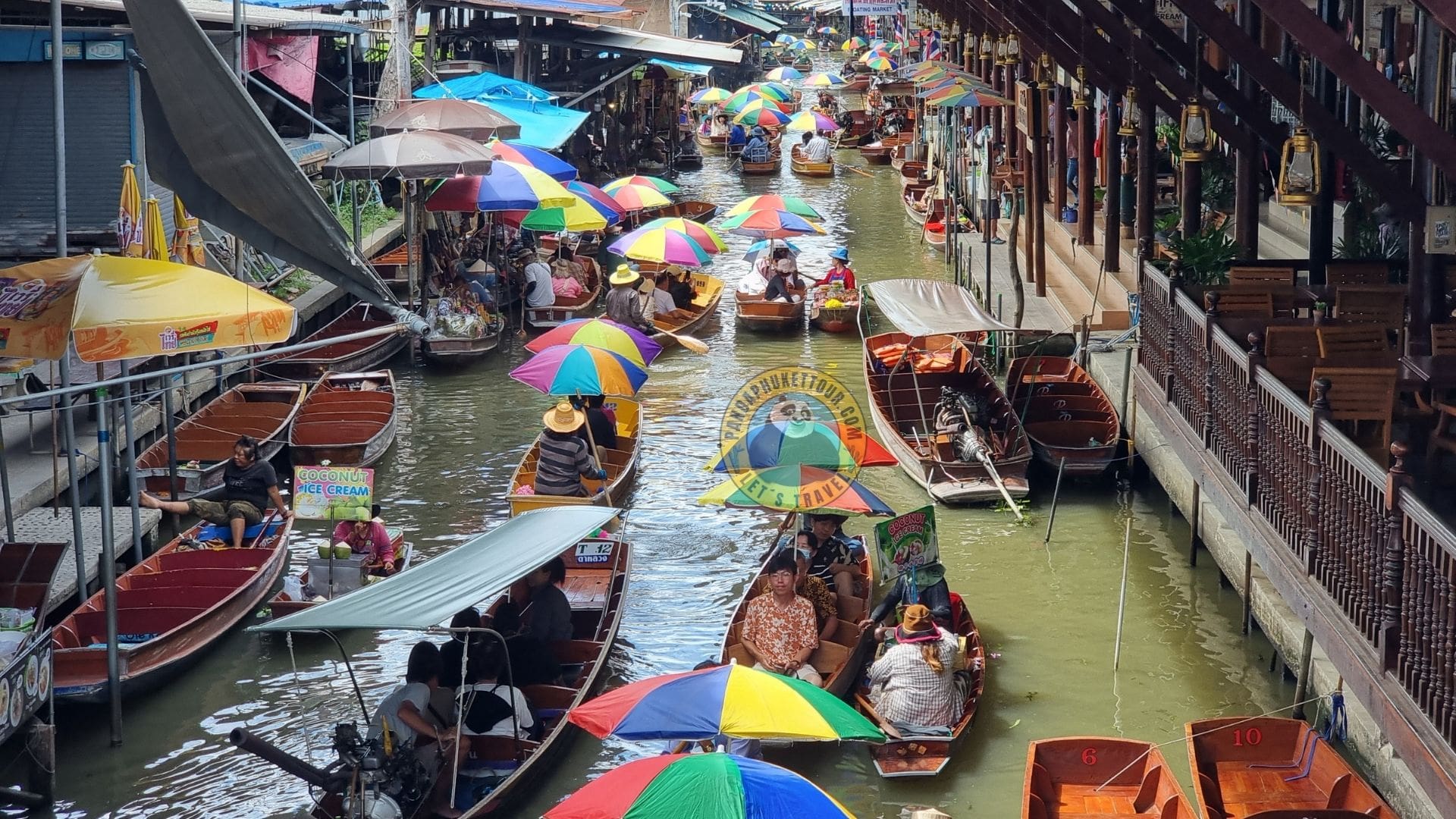 MARCHÉ FLOTTANT DE DAMNOEN SADUAK EN THAÏLANDE 17 bateaux du marché flottant