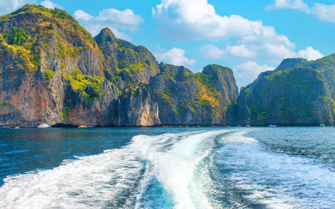 PHI PHI ISLAS Y KHAI ISLA EN LANCHA MOTORA, EN GRUPO (Opción económica)  DESDE 52 EUROS TOP VENTAS