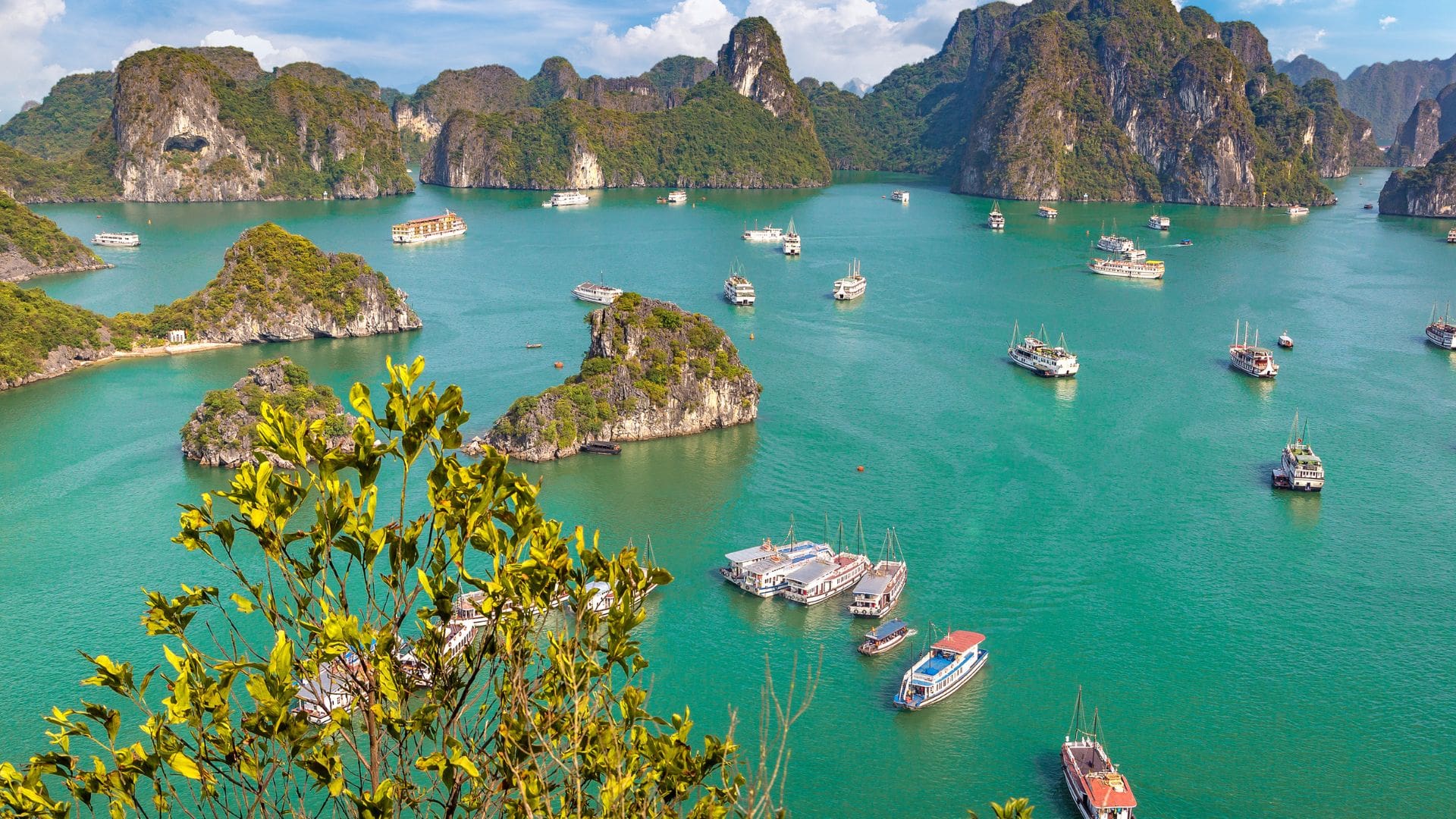 Baia di Halong ad Hanoi, Vietnam 2 Baia di Halong