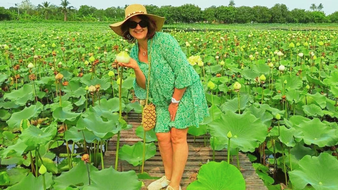Loto blanco canal Maha Sawat Bangkok excursión guiada en español