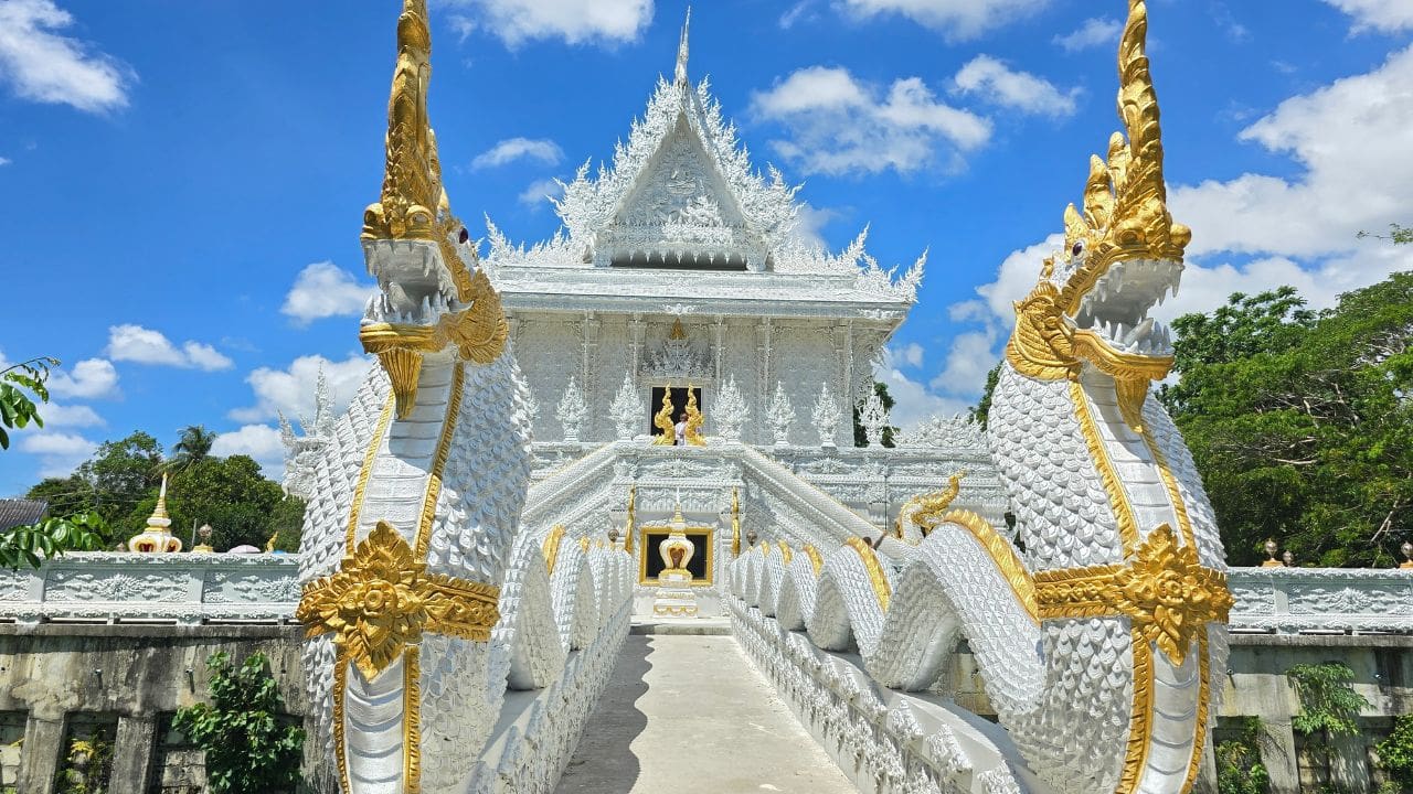 tempio bianco phuket