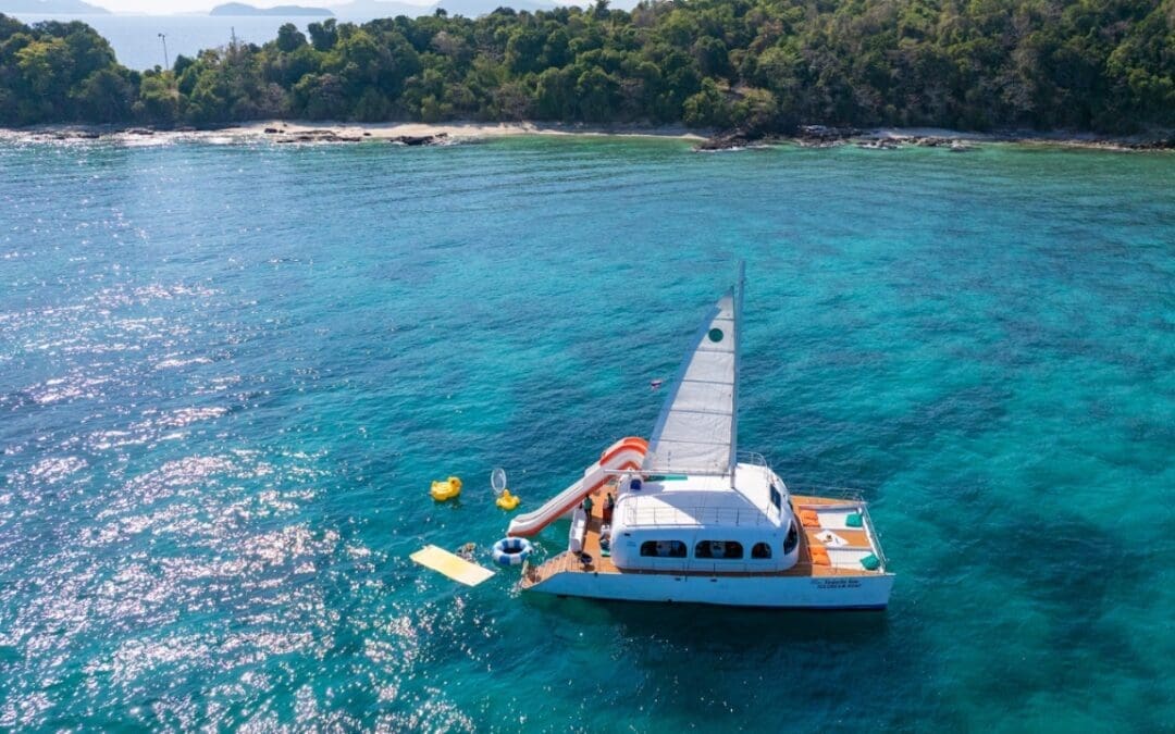 MEDIO DIA EN YATE CON OPCION DEL ATARDECER EN  PHUKET (ISLAS KHAI Y MAITON)
